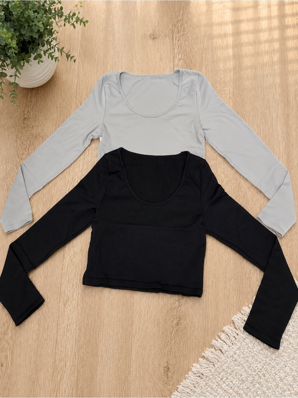OQQ Long Sleeve Scoop Neck Crop Tops Bundle Gray & Black Size Medium NWOT
